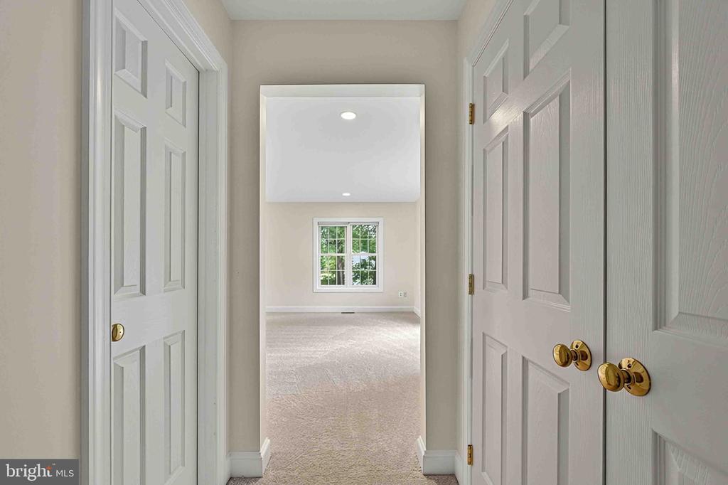 8725 LEA LANE