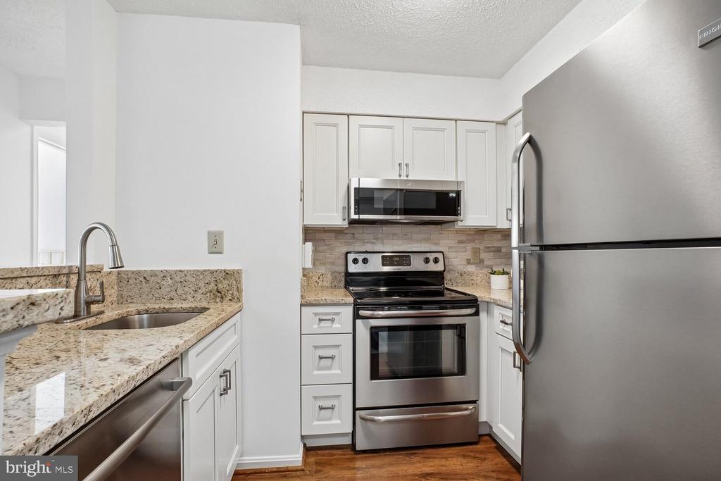 6931 MARY CAROLINE CIRCLE Unit: I