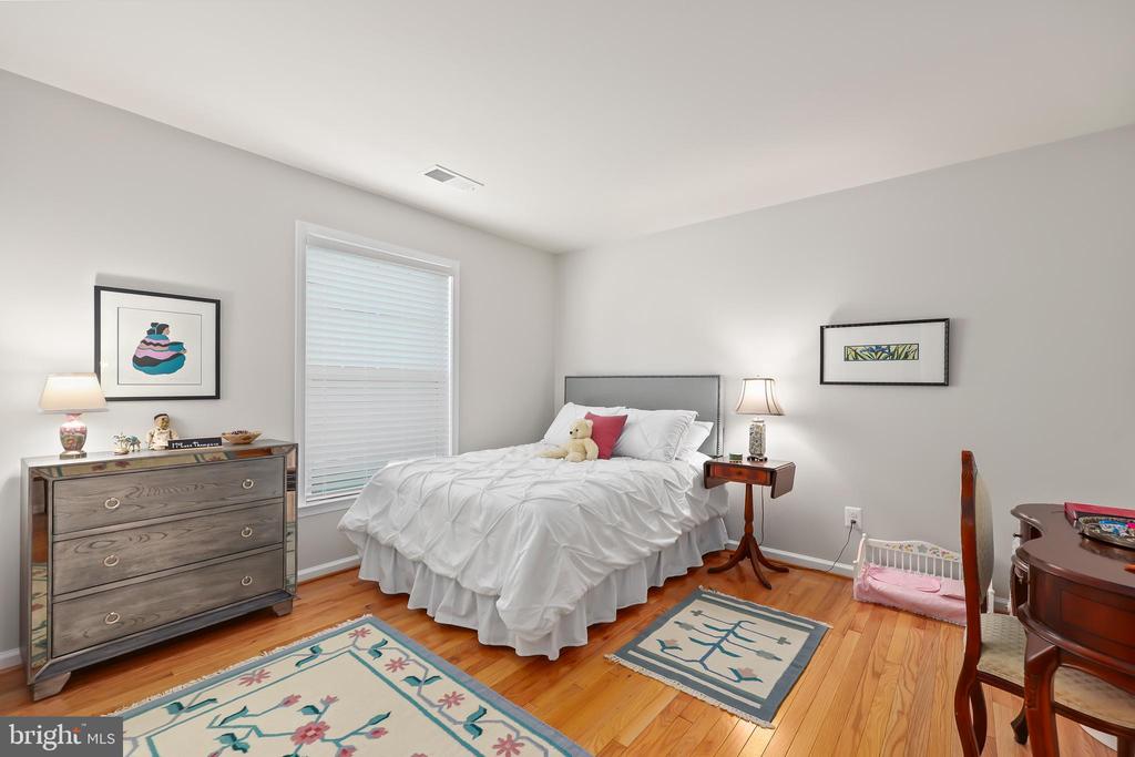1011 AKAN STREET SE