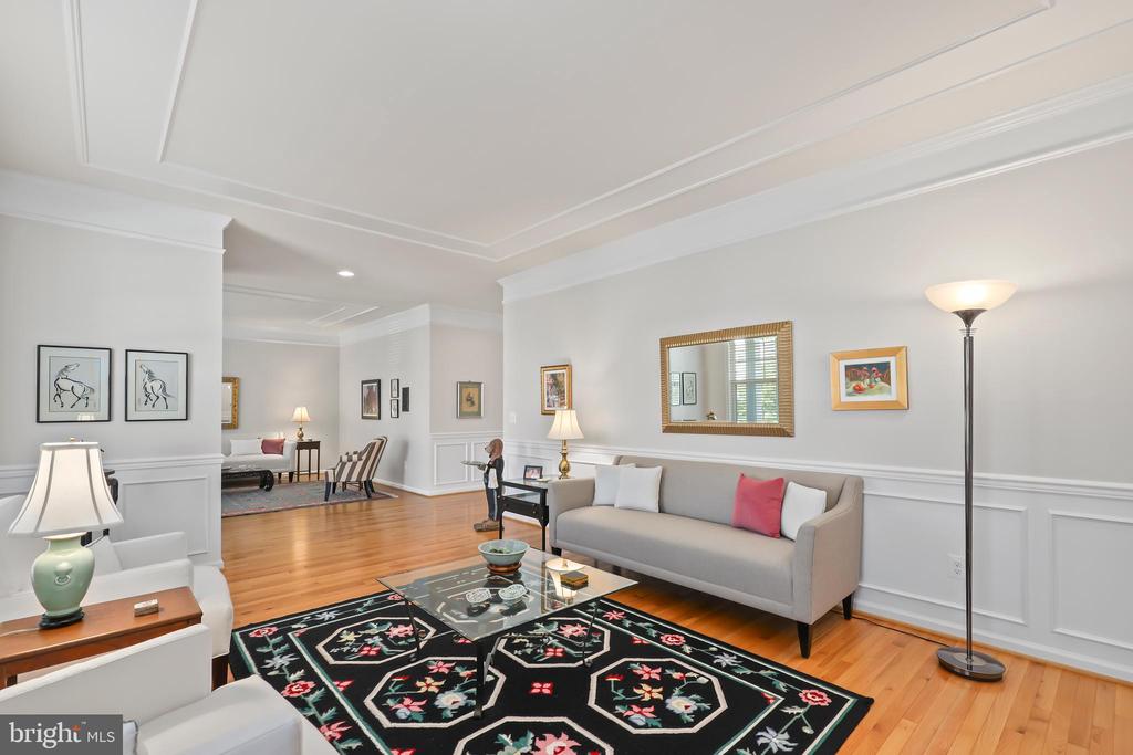 1011 AKAN STREET SE