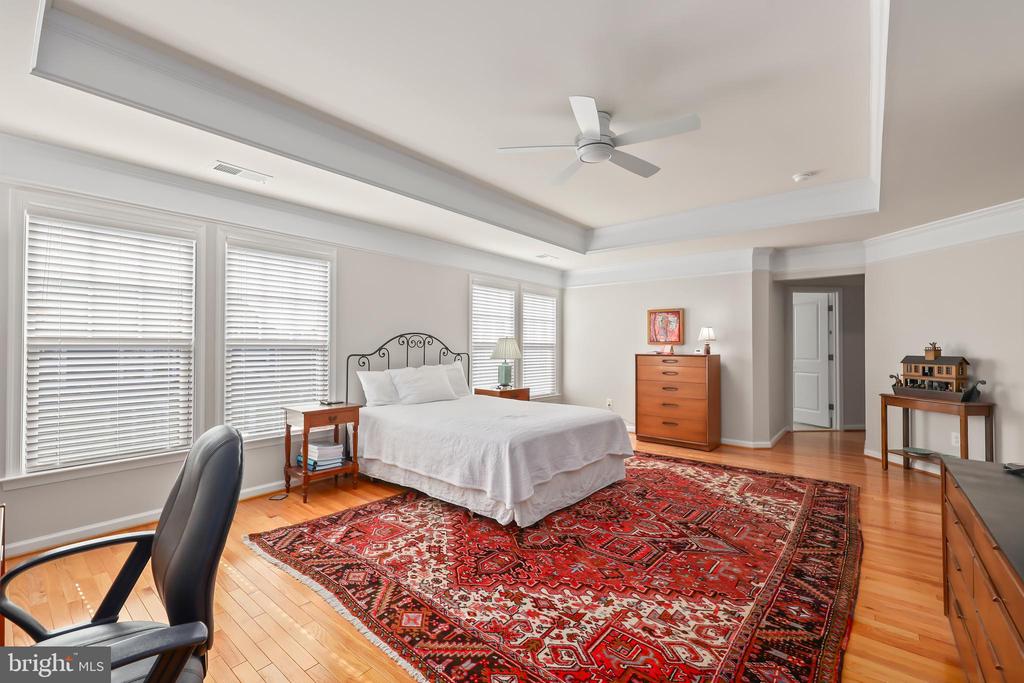 1011 AKAN STREET SE