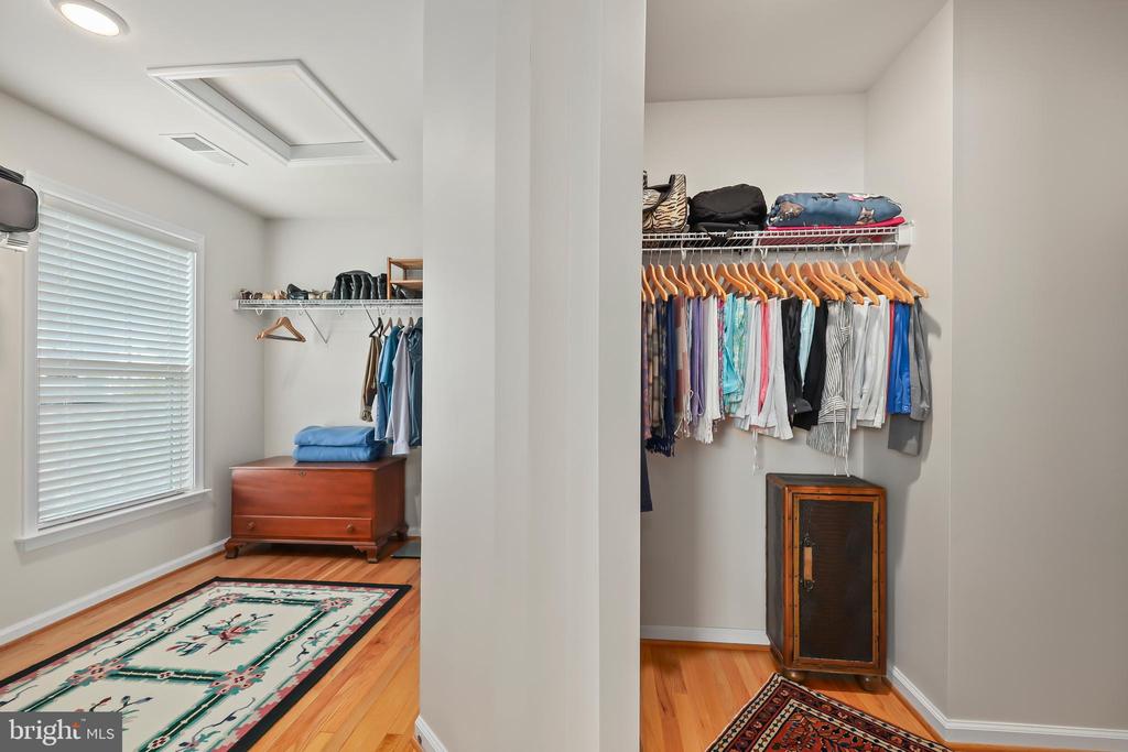 1011 AKAN STREET SE