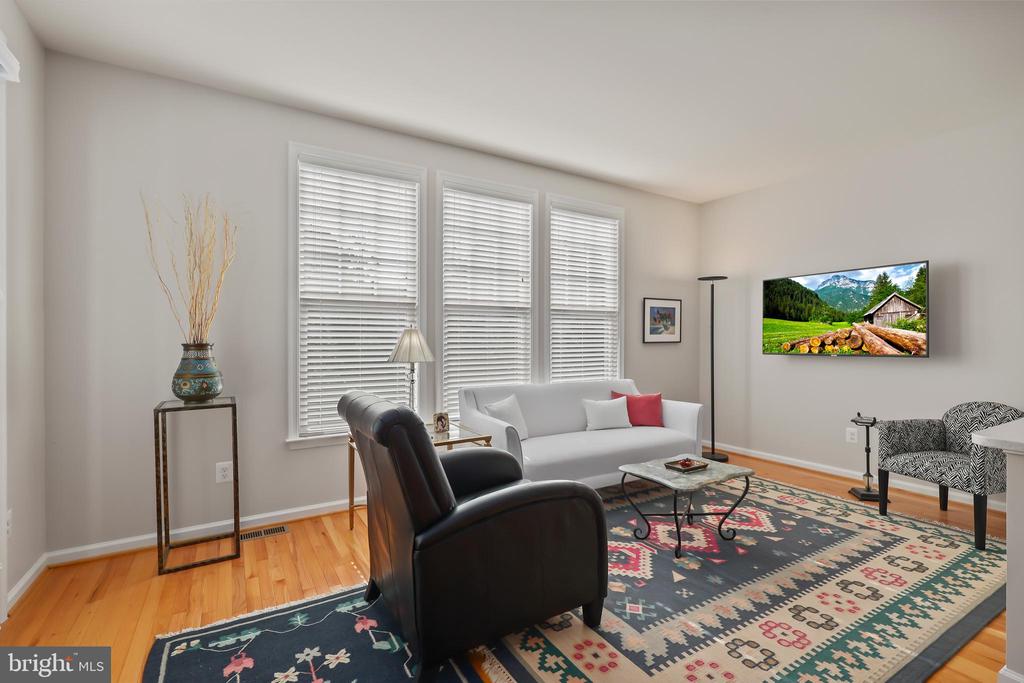 1011 AKAN STREET SE