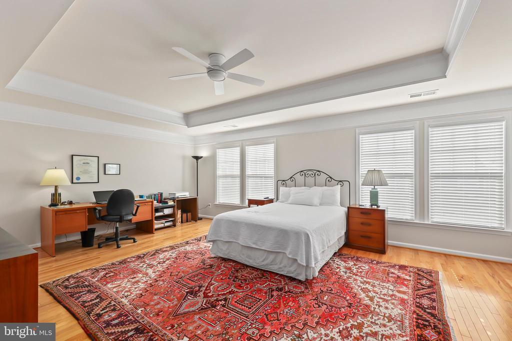 1011 AKAN STREET SE