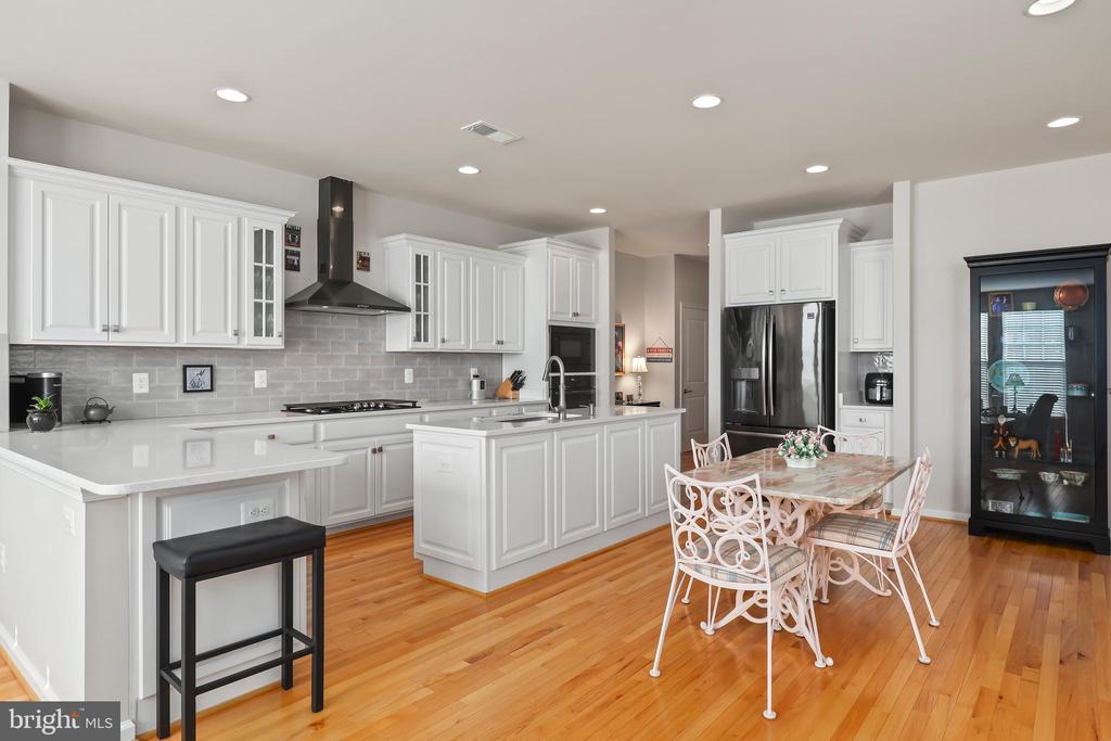 1011 AKAN STREET SE