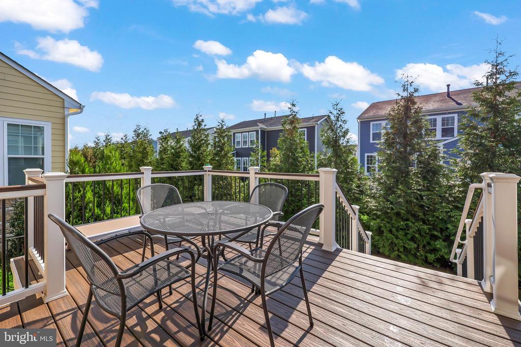 1011 AKAN STREET SE