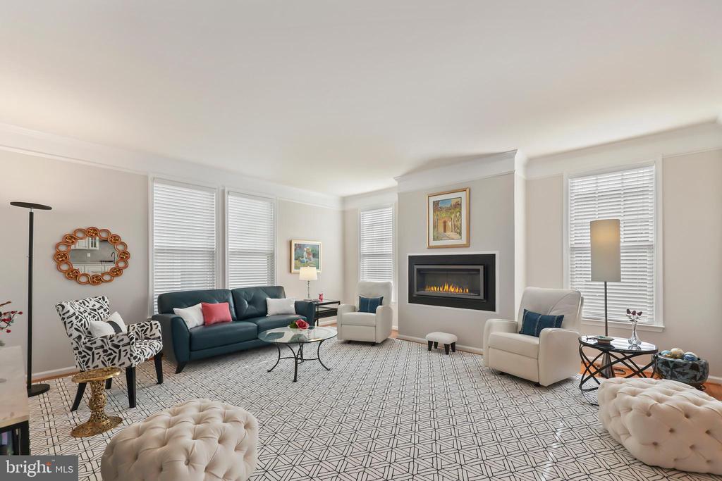 1011 AKAN STREET SE