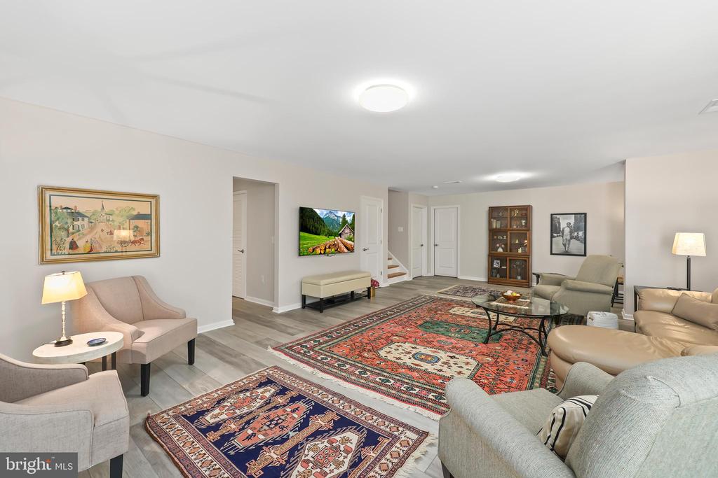 1011 AKAN STREET SE
