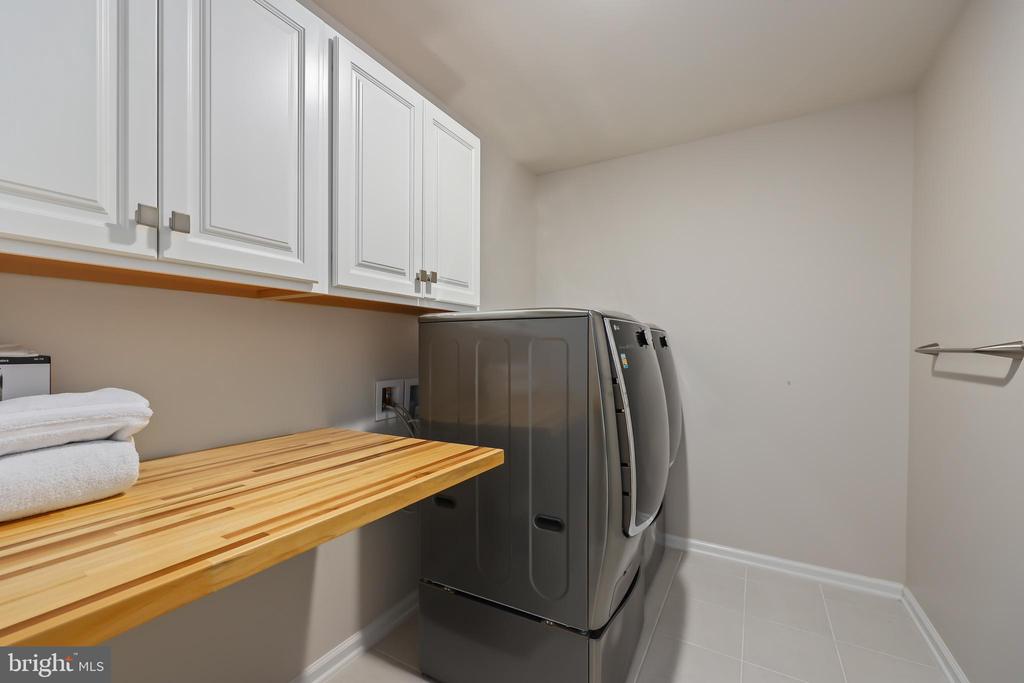 1011 AKAN STREET SE