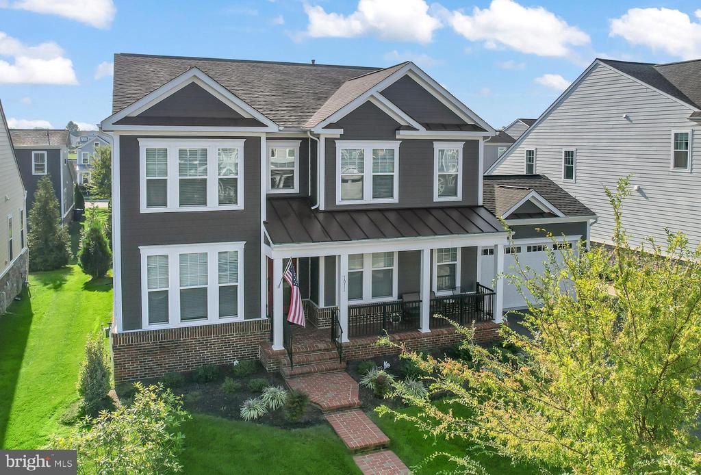 1011 AKAN STREET SE