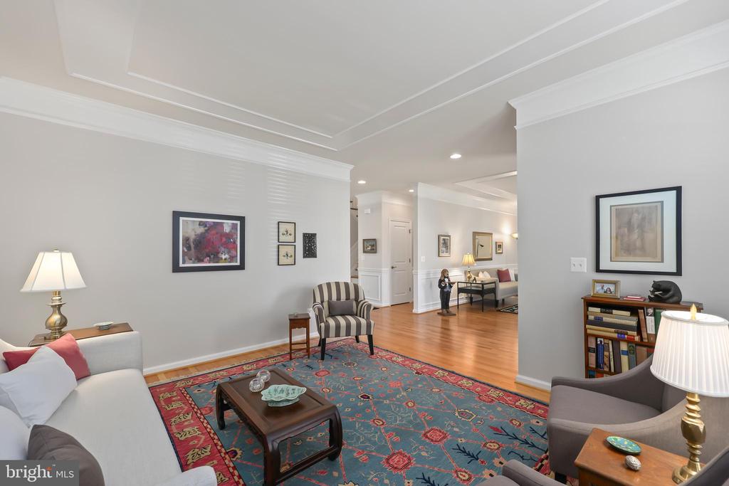 1011 AKAN STREET SE