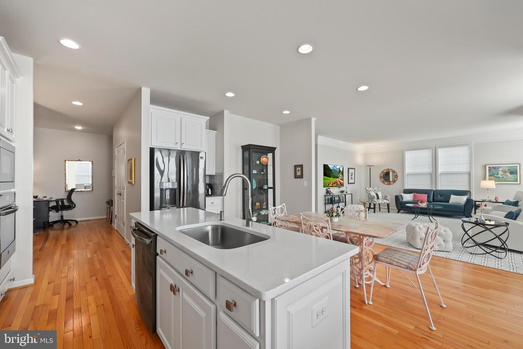 1011 AKAN STREET SE