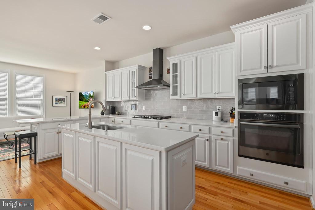 1011 AKAN STREET SE
