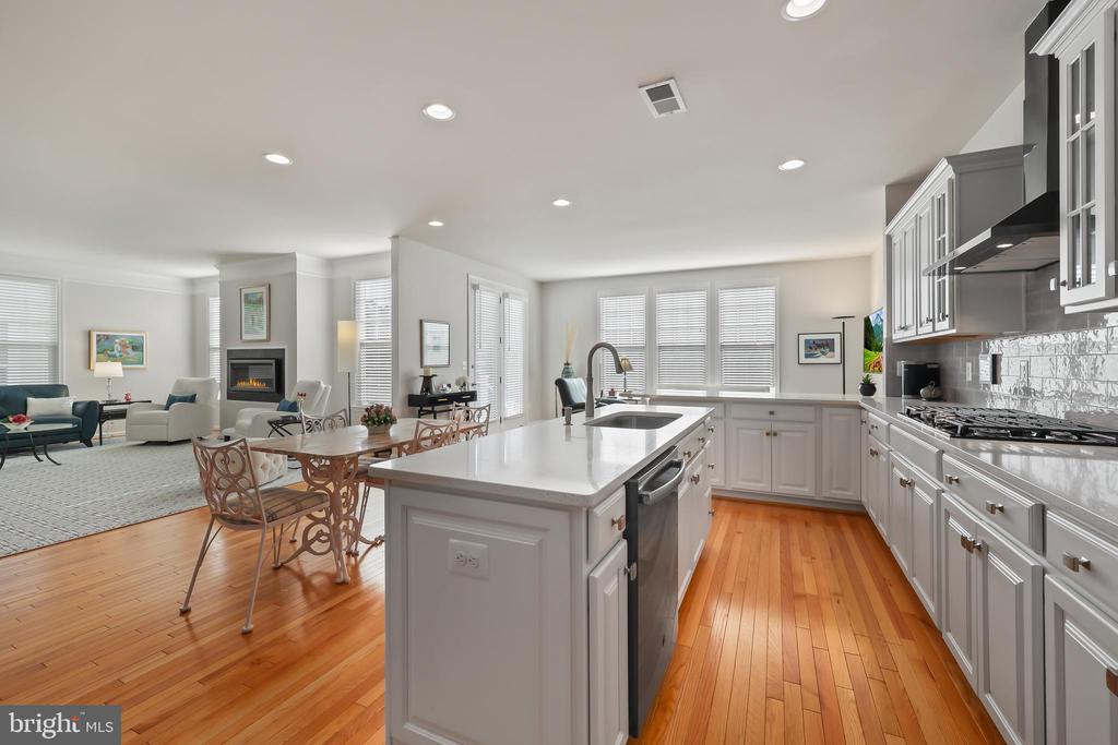 1011 AKAN STREET SE