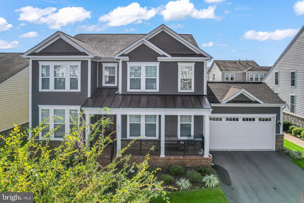 1011 AKAN STREET SE