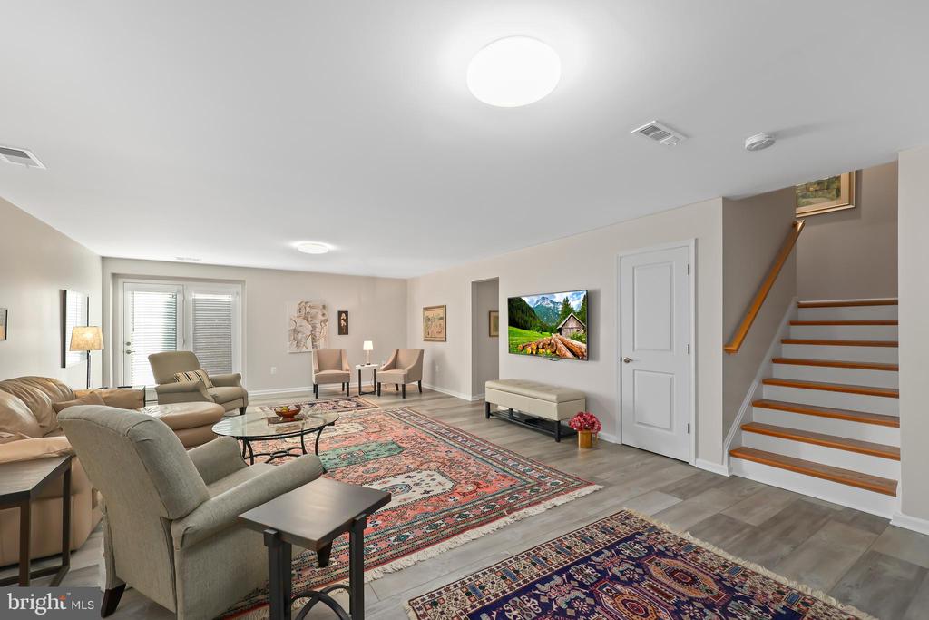1011 AKAN STREET SE