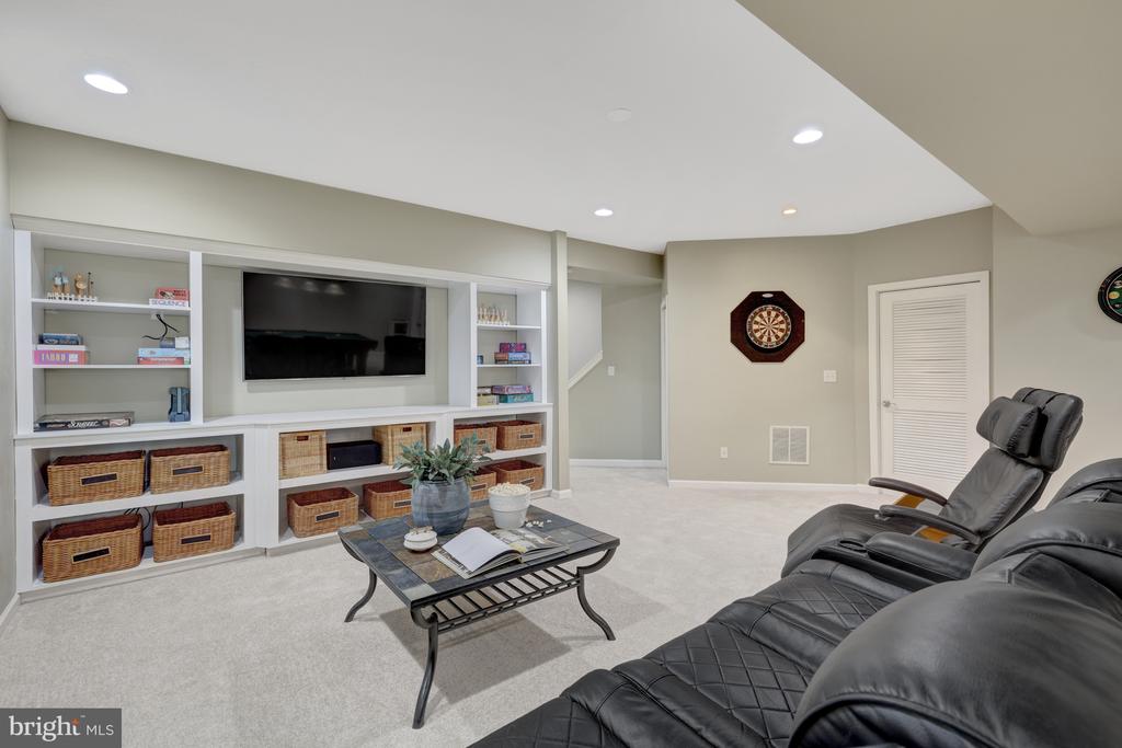 42900 RIDGEWAY DRIVE