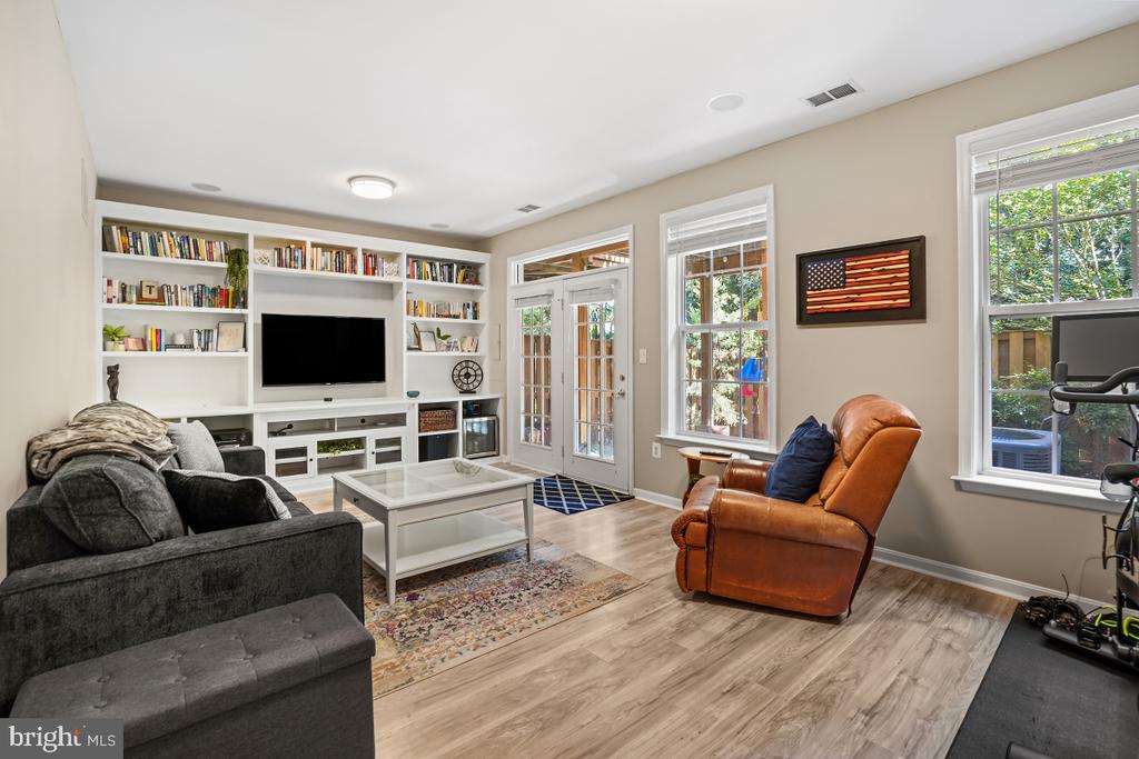 43082 SHADOW TERRACE