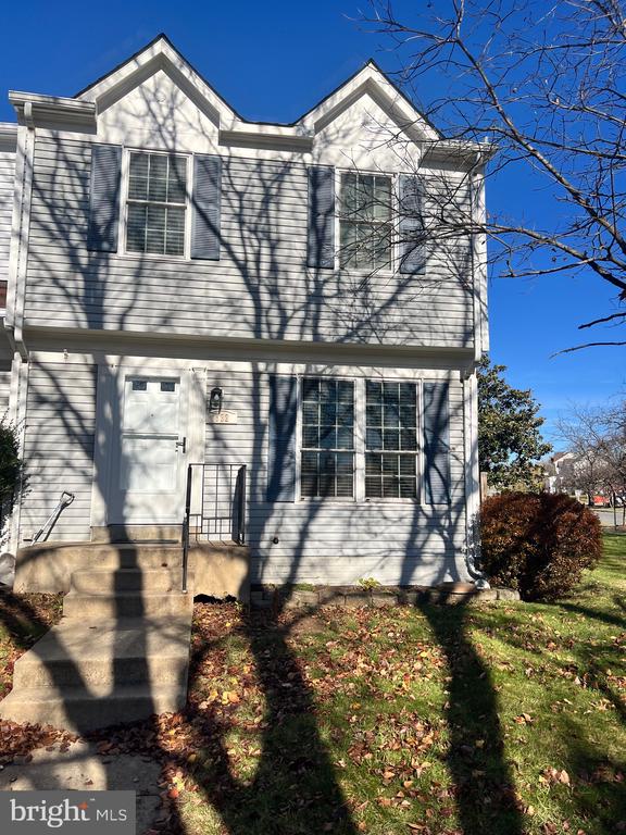 832 SMARTTS LANE NE