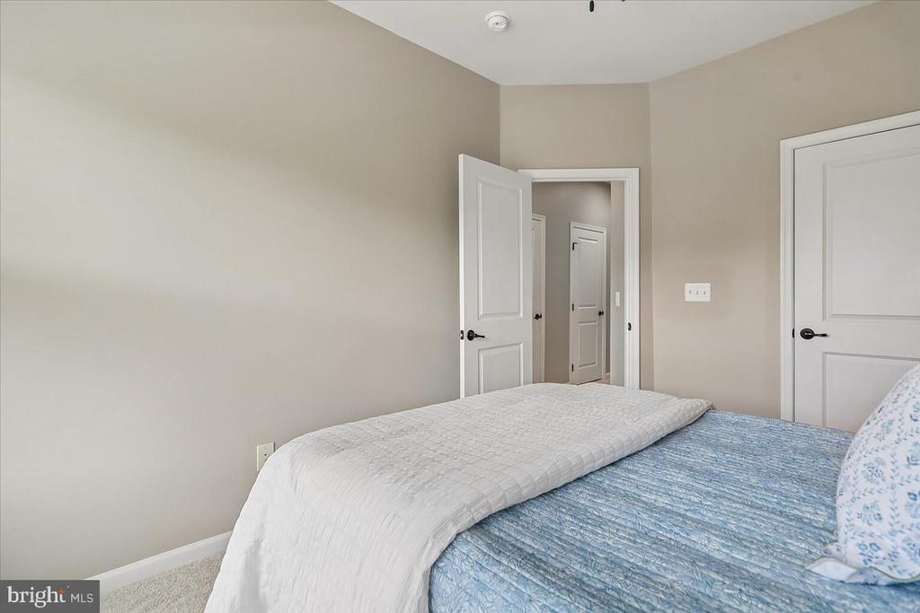 43498 APPLE ORCHARD SQUARE