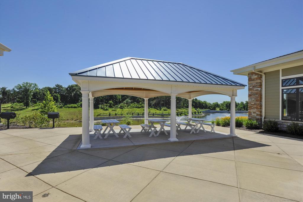 43498 APPLE ORCHARD SQUARE