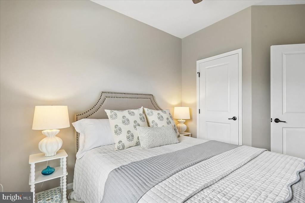 43498 APPLE ORCHARD SQUARE