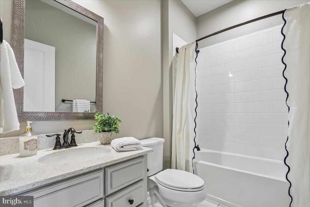 43498 APPLE ORCHARD SQUARE