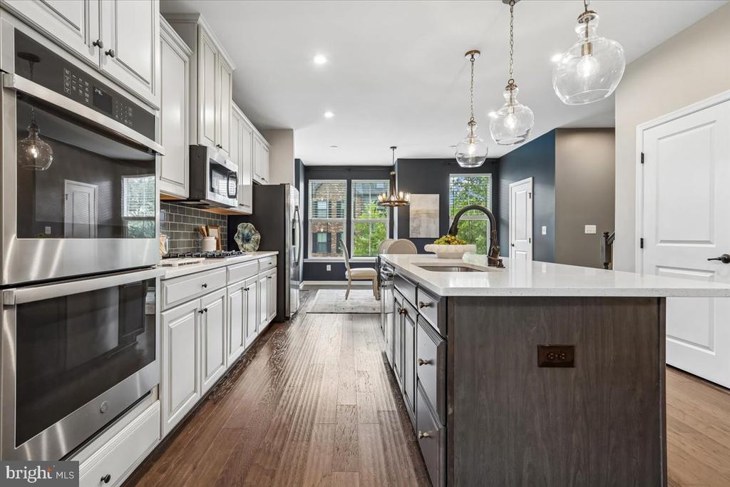 43498 APPLE ORCHARD SQUARE