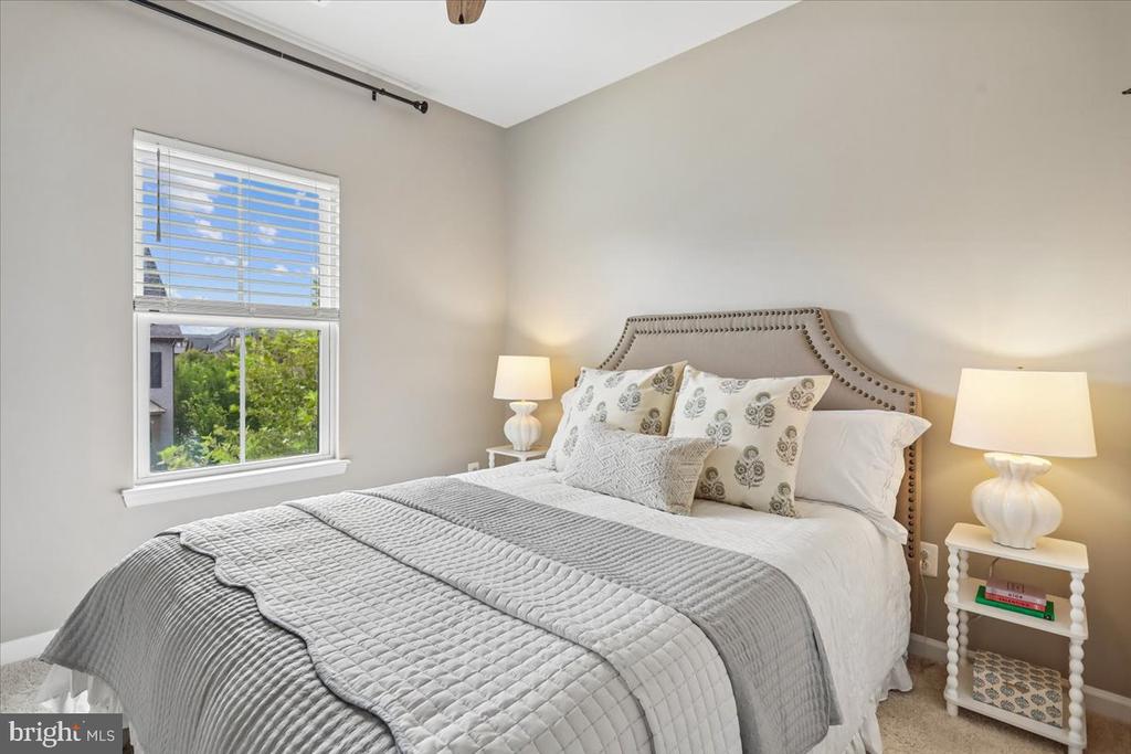 43498 APPLE ORCHARD SQUARE