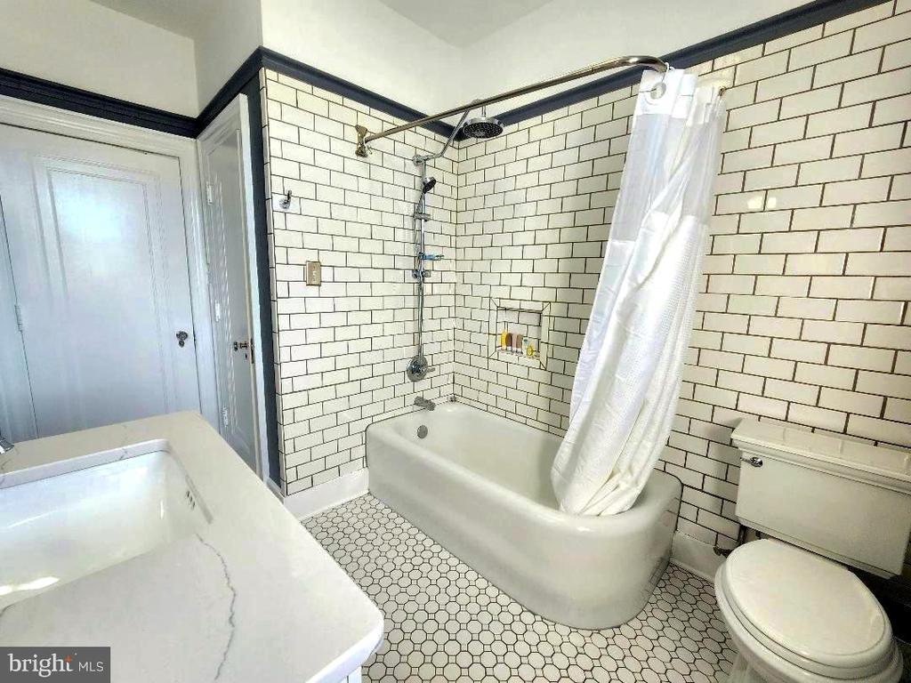 515 FOURTH STREET