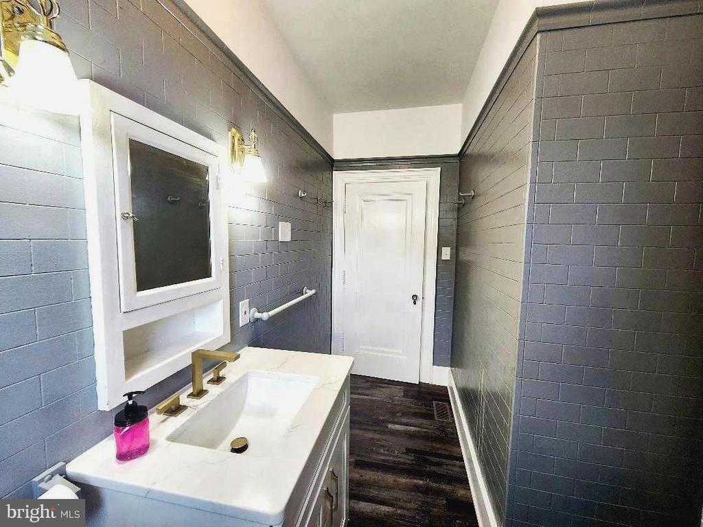 515 FOURTH STREET