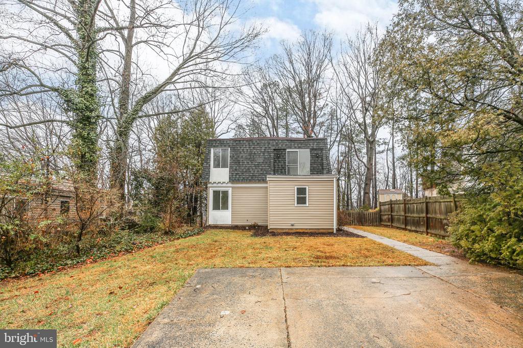 2306 KINGSBURY LANE