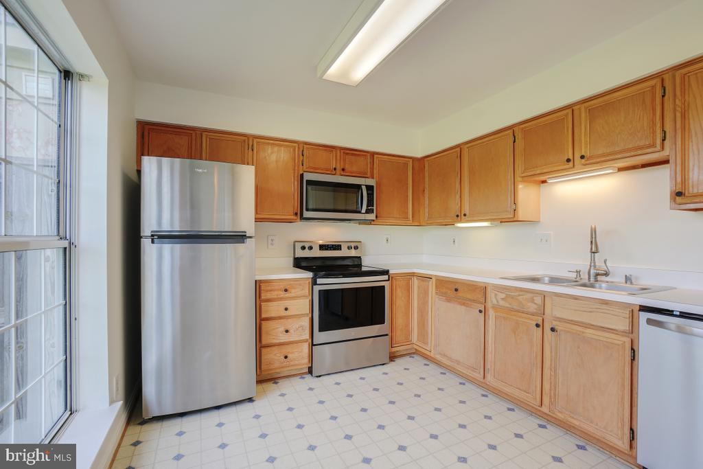 8068 STONEWALL BRIGADE COURT 101