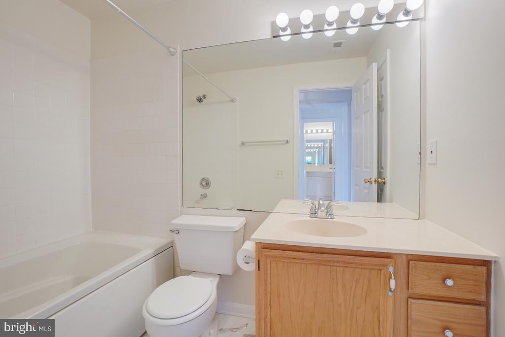 8068 STONEWALL BRIGADE COURT 101