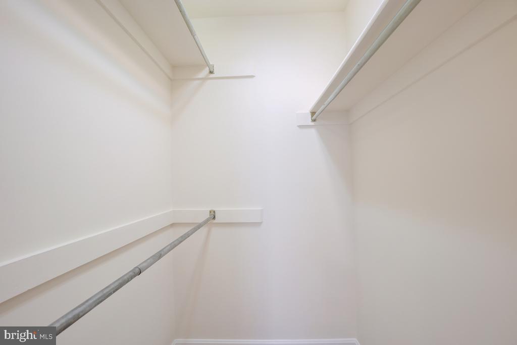 8068 STONEWALL BRIGADE COURT 101