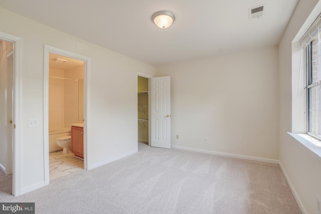 8068 STONEWALL BRIGADE COURT 101