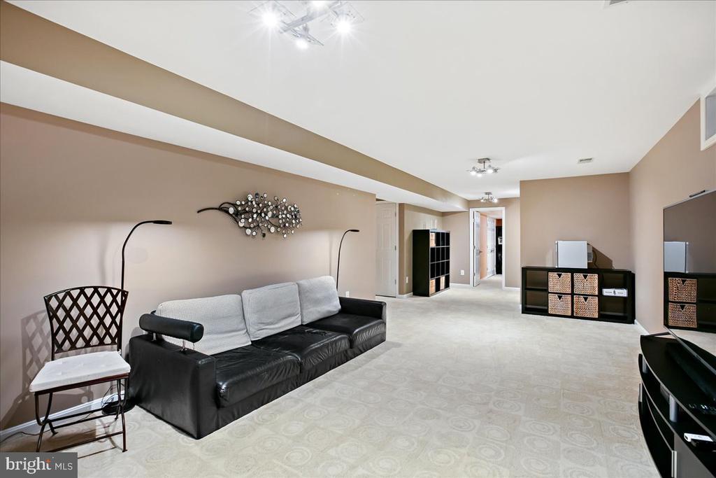 8735 DIAMOND HILL DRIVE