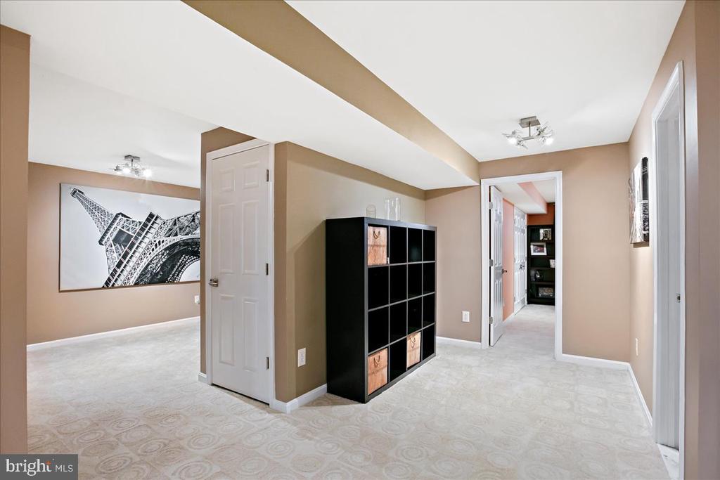 8735 DIAMOND HILL DRIVE