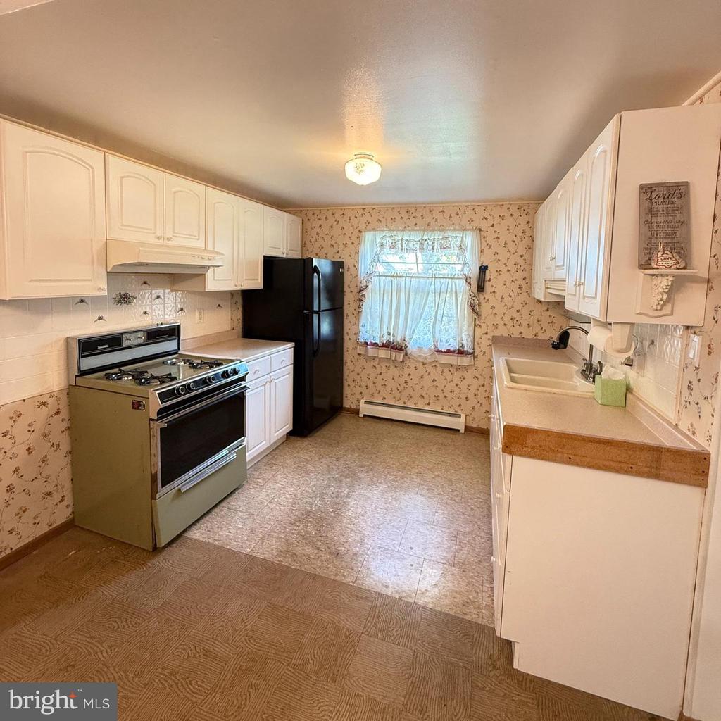 4228 HOFFMAN DRIVE