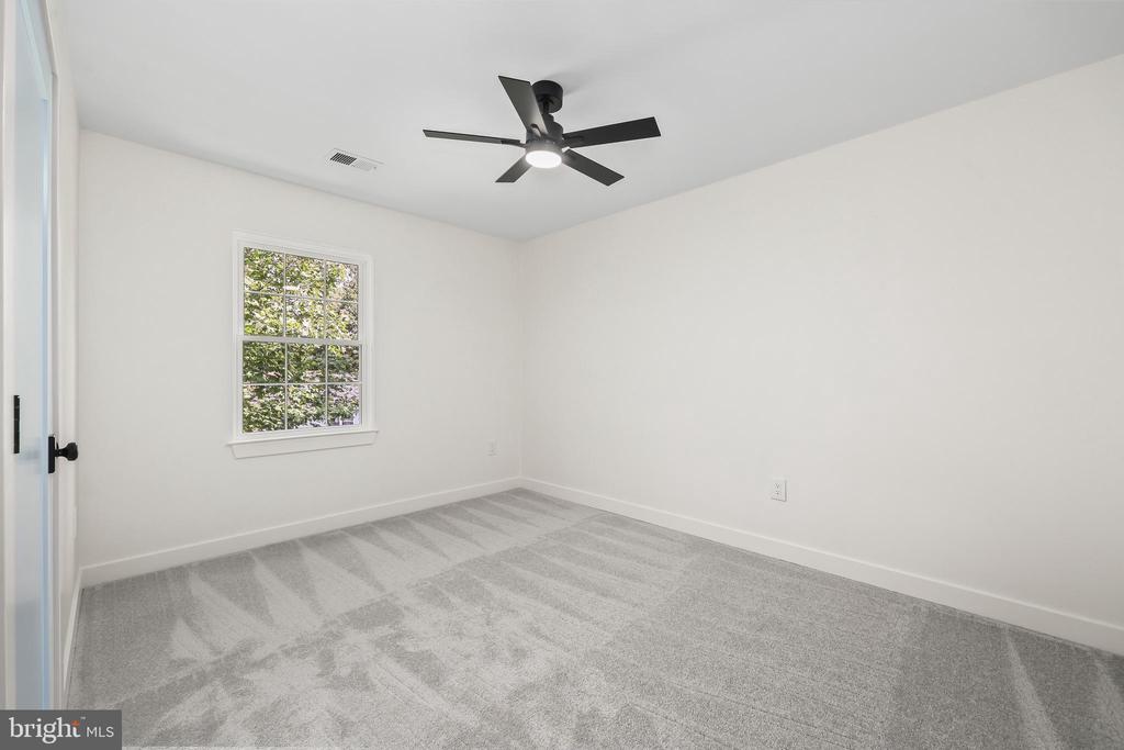 15432 BEACHVIEW DRIVE
