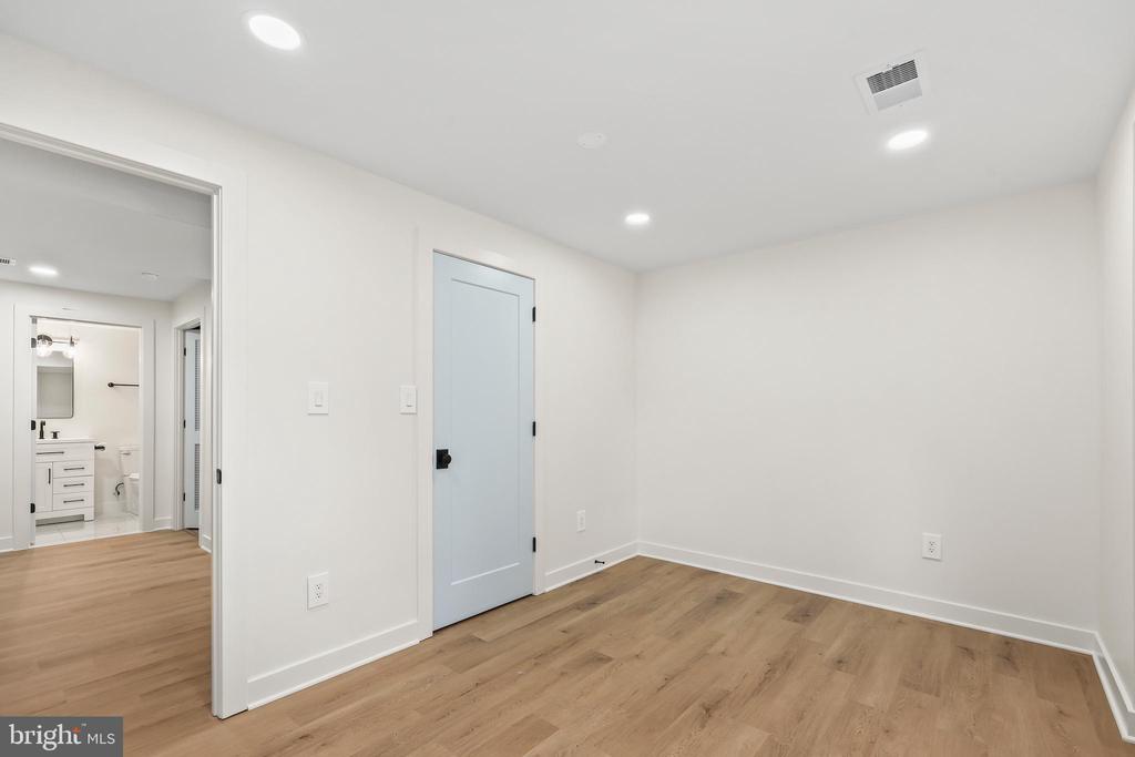 15432 BEACHVIEW DRIVE