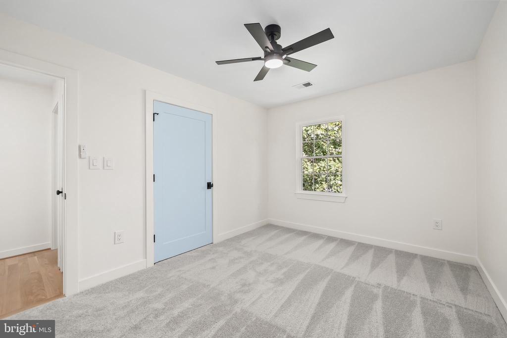 15432 BEACHVIEW DRIVE