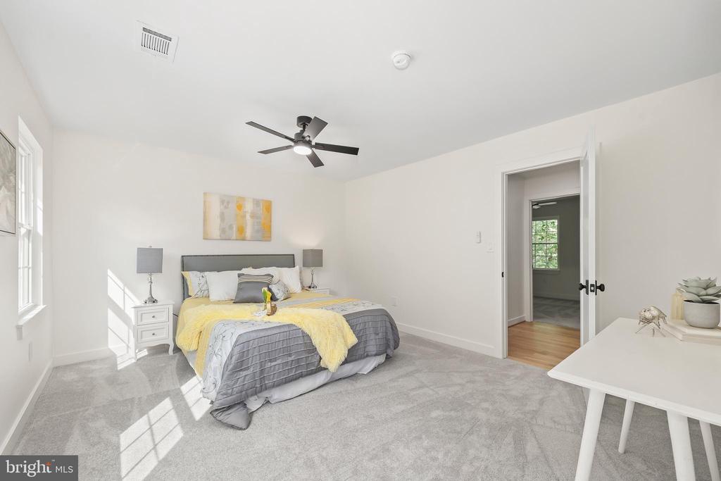 15432 BEACHVIEW DRIVE