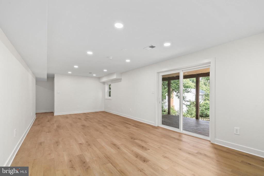 15432 BEACHVIEW DRIVE