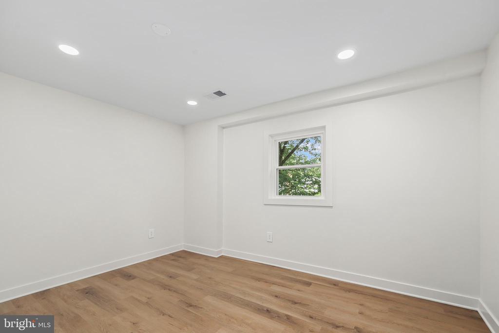 15432 BEACHVIEW DRIVE