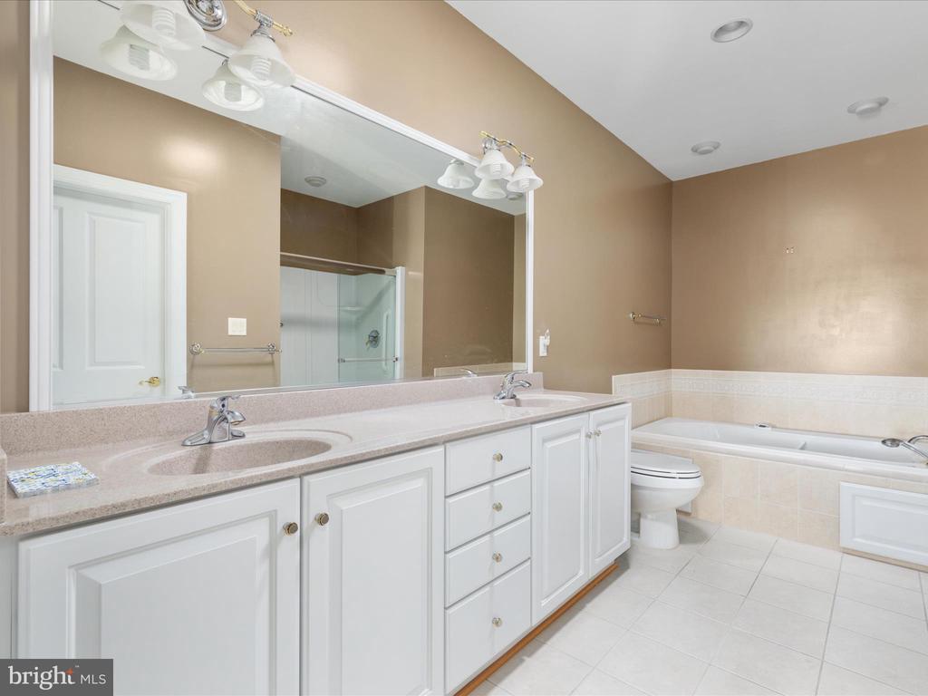 217 STONY POINTE WAY