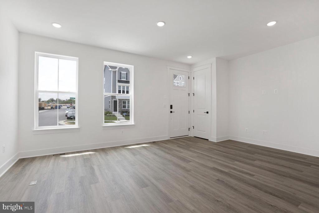 5041 BIGLEAF ROAD