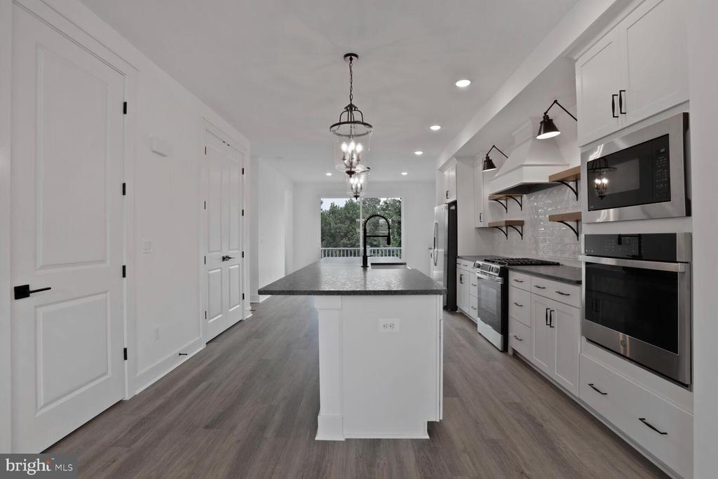 5041 BIGLEAF ROAD