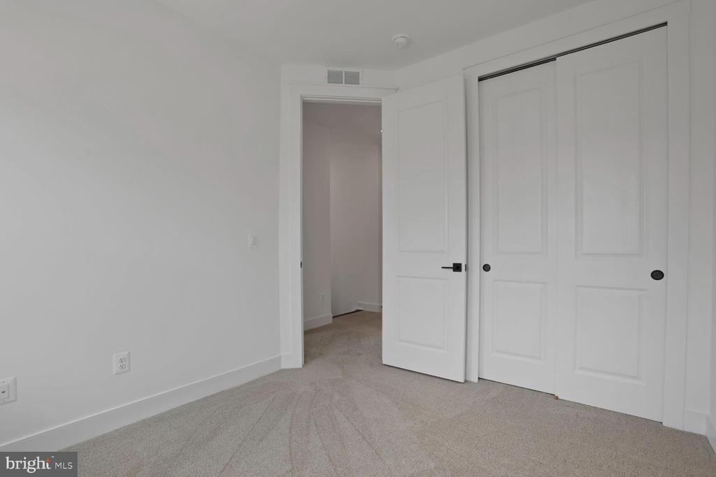 5041 BIGLEAF ROAD