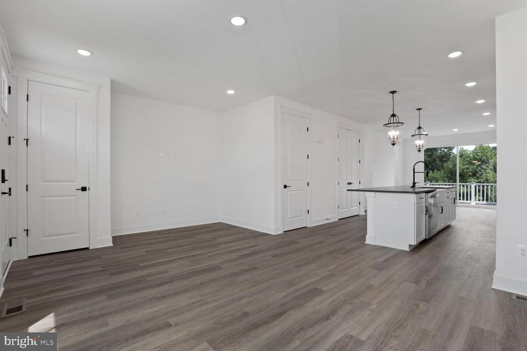 5041 BIGLEAF ROAD